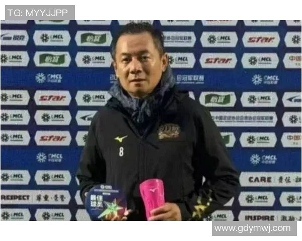 被踢断脚的足球明星重返赛场的励志故事与不屈精神