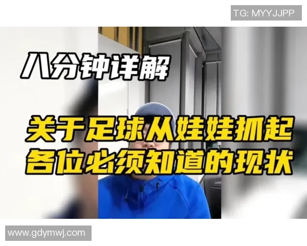 足球明星与抓娃娃的趣味瞬间精彩合集,展现运动员生活中的另一面